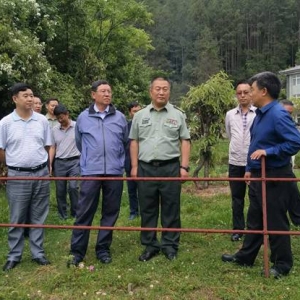 州政协主席李雄到保护区督察天池湖泊河长制落实情况