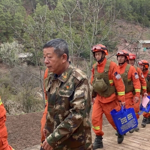 联合巡护构建平安清明